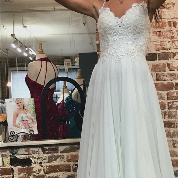 Dresses & Skirts - Size 2 Wedding Dress